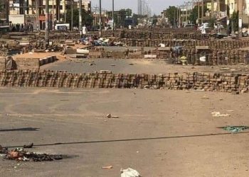 لجان المقاومة تعلن مواصلة ( التتريس ) الإغلاق بالخرطوم