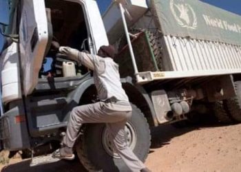 مسلحون ينهبون ٥عربات تتبع لبرنامج الغذاء العالمى