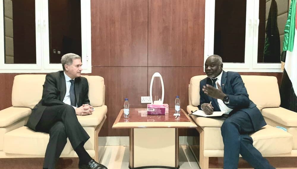 جبريل : يطلع المبعوث الفرنسي على مسار التحول الديمقراطي بالبلاد