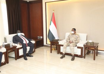 البرهان يتسلم رسالة خطية من سلفاكير