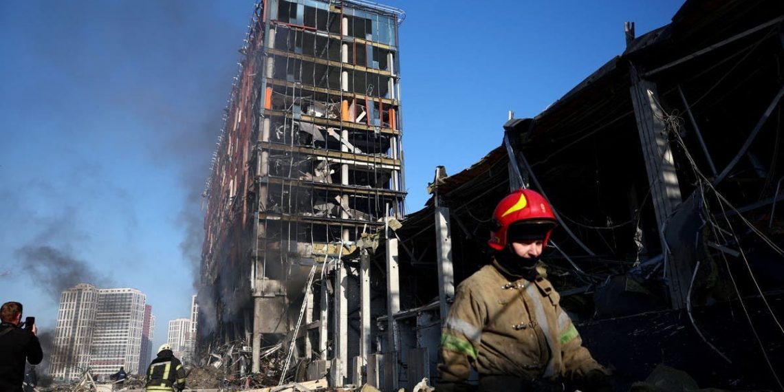 حظر تجوال شامل بأوكرانيا