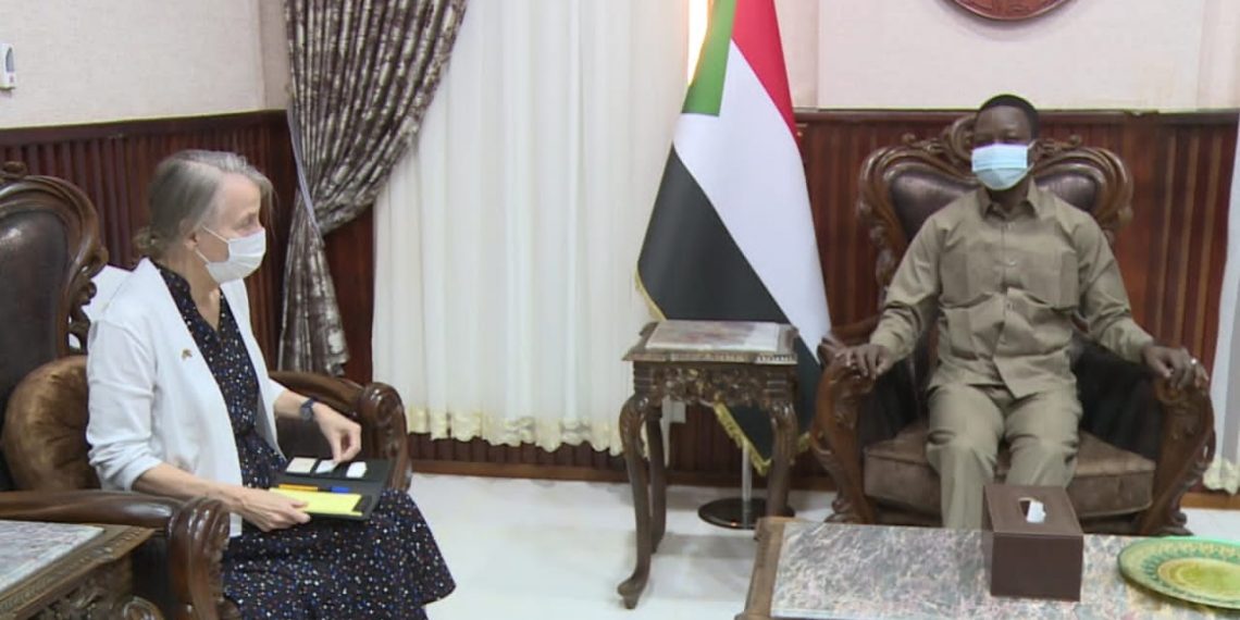 كباشي يؤكد دعم الحكومة لجهود تسهيل الحوار بين الاطراف السياسية