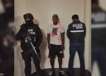 القبض علي عصابة بزعامة “هداف الدوري”