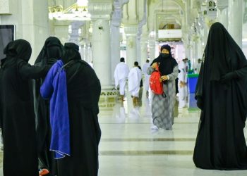 154 موظفه من ذوي الكفاءة لخدمة النساء في ابواب المسجد الحرام