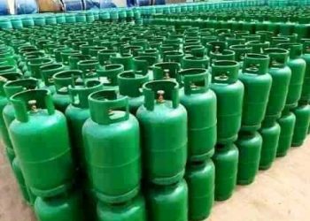 والي الخرطوم يقف علي توزيع الغاز ..ويوجه بسحب تراخيص وكلاء