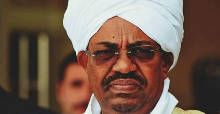 الصوارمي يكشف آخر تفاصيل سقوط البشير