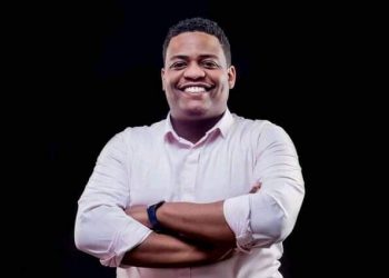 فنان سوداني مشهور يفقد صوته