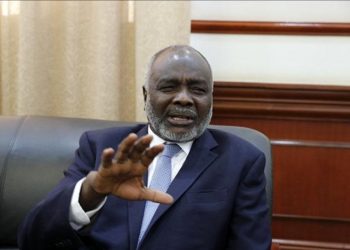 جبريل يناقش حل مشاكل المياه والكهرباء بولاية البحر الأحمر