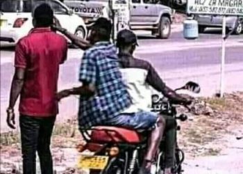 قرار بحظر ركوب شخصين “بالموتر” وعقوبات تصل للسجن والغرامه