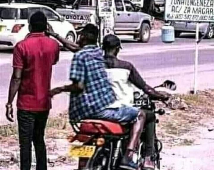 قرار بحظر ركوب شخصين “بالموتر” وعقوبات تصل للسجن والغرامه