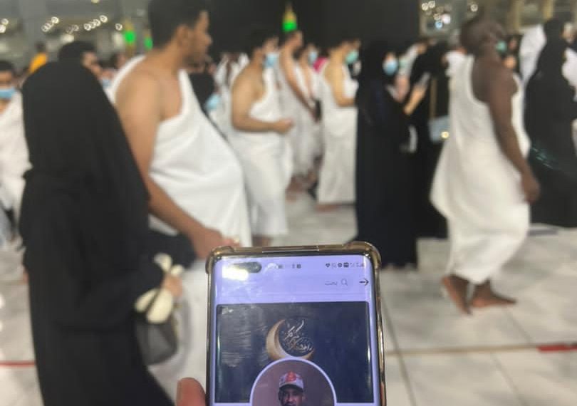 أشعلت تغريدة لأحد المقيمين بالمملكة العربية السعودية مواقع التواصل الاجتماعي، بعد مجاهرته بحبه للقائد حميدتي ،ودعواته من الحرمين الشريفين وهو يحمل صورته بأن يحفظه والبلاد من كل شر.