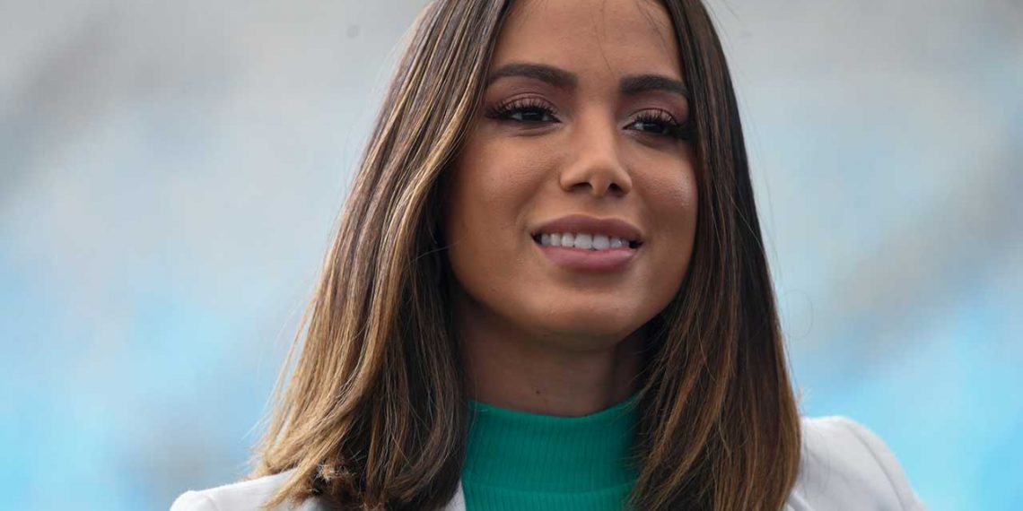 فنانة تحظر رئيس دولة من حسابها بتويتر