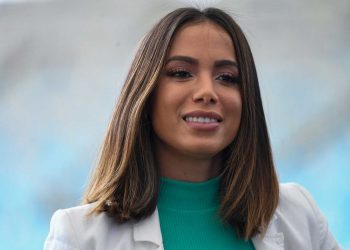 فنانة تحظر رئيس دولة من حسابها بتويتر