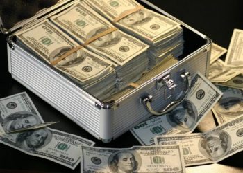 موظف يحصل علي 450 الف دولار تعويض من شركة التي يعمل بها لهذا السبب ….