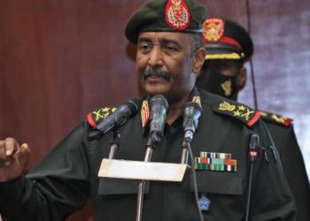 البرهان يحذر  فولكر ويلوح بطرده