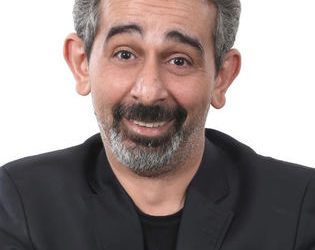 القبض علي ممثل مصري مشهور صدم 4 اشخاص بسيارته