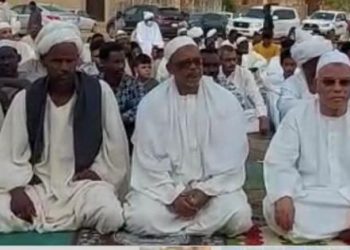 ظهور لافت للسفير السعودى بالزى السودانى