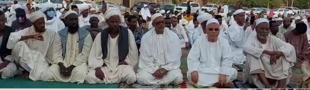 ظهور لافت للسفير السعودى بالزى السودانى