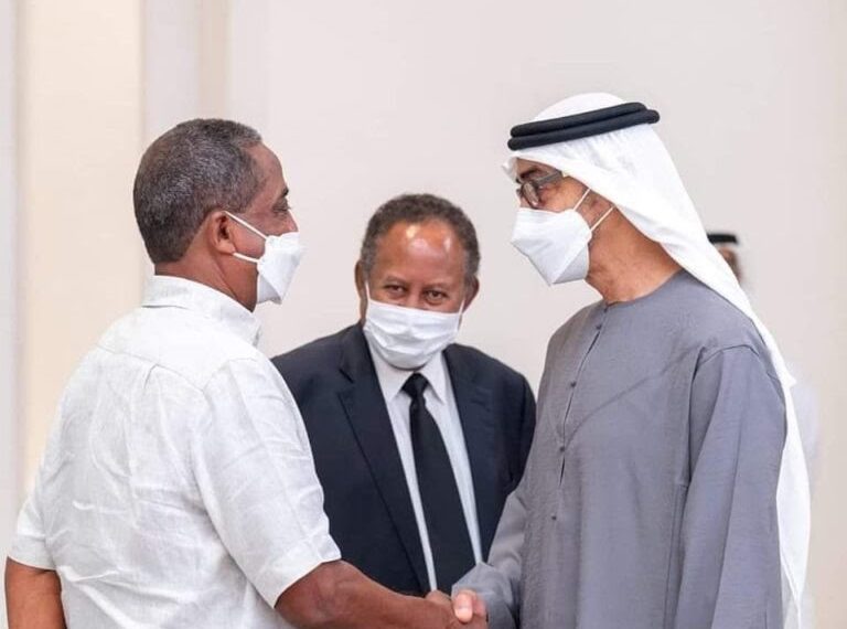 حمدوك واسامه داؤود يعزيان في وفاة رئيس الامارات