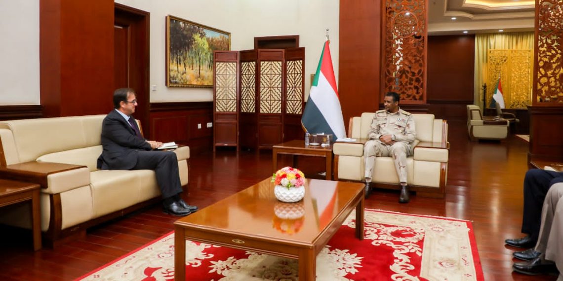 دقلو يلتقي المبعوث الفرنسي