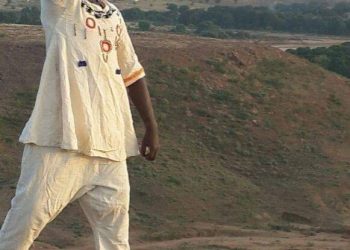 مقتل الفنان الشاب محمد يوسف (اندوكا)، إثر حادث طعن غادر بمنزله في مدينة ⁧‫#الجنينة‬⁩، بسكين أثناء دفاعه عن منزله في حادث نهب مسلح.. وكان من دعاة التعايش السلمي وإرساء ثقافة السلام..