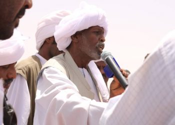 تسليم منحةمن الصندوق القومي للطلاب يسلم  لطلاب الشرق