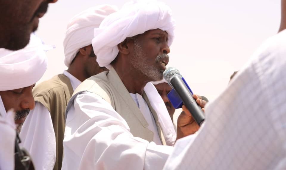 تسليم منحةمن الصندوق القومي للطلاب يسلم  لطلاب الشرق