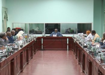 وزير النفط يقر بظهور بنزين غير مطابق للمواصفات