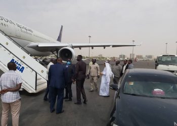 سفير خادم الحرمين الشريفين يودع وفد من جنوب السودان متوجها للمملكة