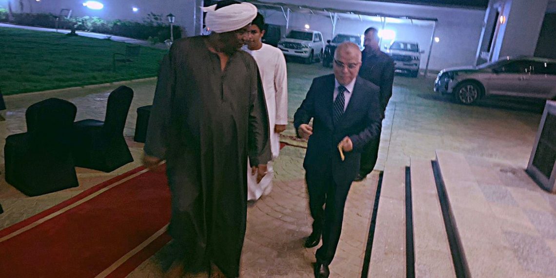 السفير السعودي يلتقي عضو مجلس السيادة ابو القاسم برطم