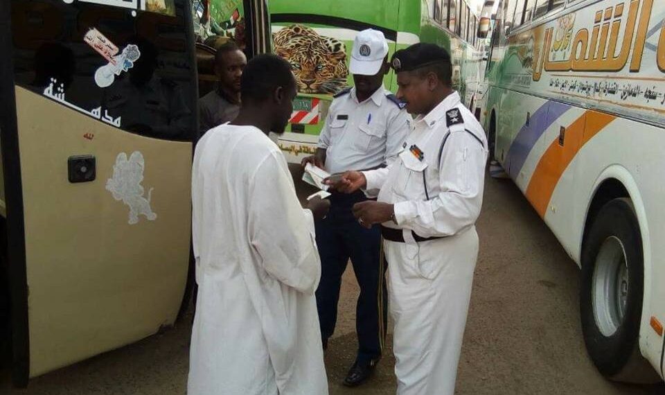 (المرور) تنفذ حملات مفاجئة لفحص الكحول والمواد المخدرة لسائقي البصات السفرية