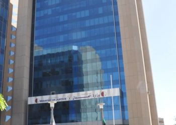 سودانيون بالمملكة والإمارات يستنجدون بالحكومة وفد قانوني من وزارة العدل للقبض على المرأة (المحتالة)