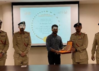 هندي يعثر علي  مليون درهم في المصعد