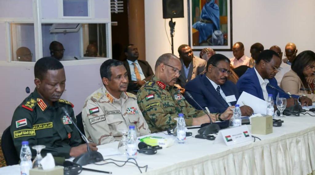 ⭕ *يحدث الآن* : بدء الجلسة الإفتتاحية للمحادثات السودانية السودانية بتيسير من الإتحاد الأفريقي والايقاد ويونيتامس ،بحضور نائب رئيس مجلس السيادة  الفريق أول محمد حمدان دقلو وعضوي  المجلس الفريق اول  ركن شمس الدين كباشي والفريق بحري إبراهيم جابر.