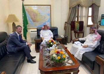 سفير خادم الحرمين الشريفين يستقبل السفير البريطاني