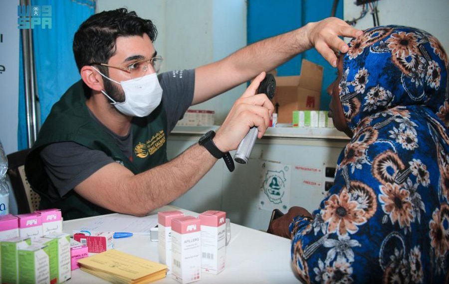 مركز الملك سلمان يختتم المشروع الطبي التطوعي لمكافحة العمى بمدينة نيالا بإجراء 441 عملية جراحية