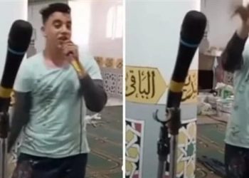 شاب يستخدم ميكرفون المسجد للغناء