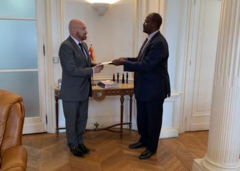 سفير السودان بفرنسا  يقدم  اوراق اعتماده