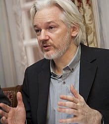 يواجه حكم بالسجن 175عام بريطانيا توافق علي تسليم مؤسس ويكيليكس