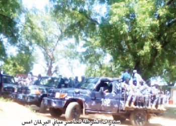 بسبب 500 موظف الشرطة تحاصر مبني البرلمان