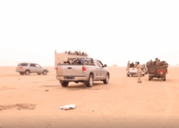 بعد تبادل لإطلاق النار مع عصابات الإتجار بالبشر ..الدعم السريع تضبط سياره مسلحة بالصحراء