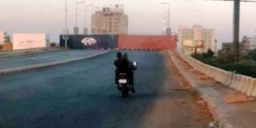 السلطات تغلق كبري المك نمر