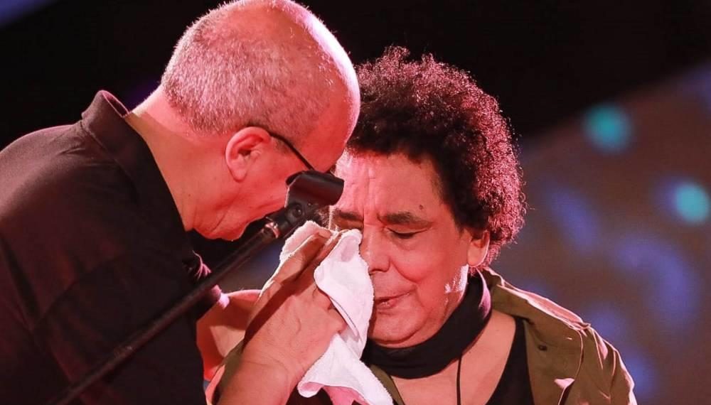 فنان مصري كبير يدخل في نوبة بكاء لهذا السبب …