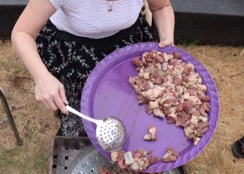 مسئولون بالسفارة الامريكيةيشاركون اهالي ام دوم  افطار العيد