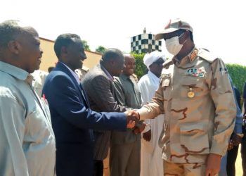 دقلو يدعو طلاب جامعة الجنينة إلى نبذ خطاب الكراهية والفوضى