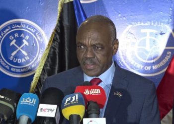 في تغريدة له وزير المعادن : لا صحة لإقالة مبارك أردول