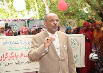 الأمين العام لصندوق رعاية الطلاب يدشن حملة إصحاح البيئة بعروس الرمال