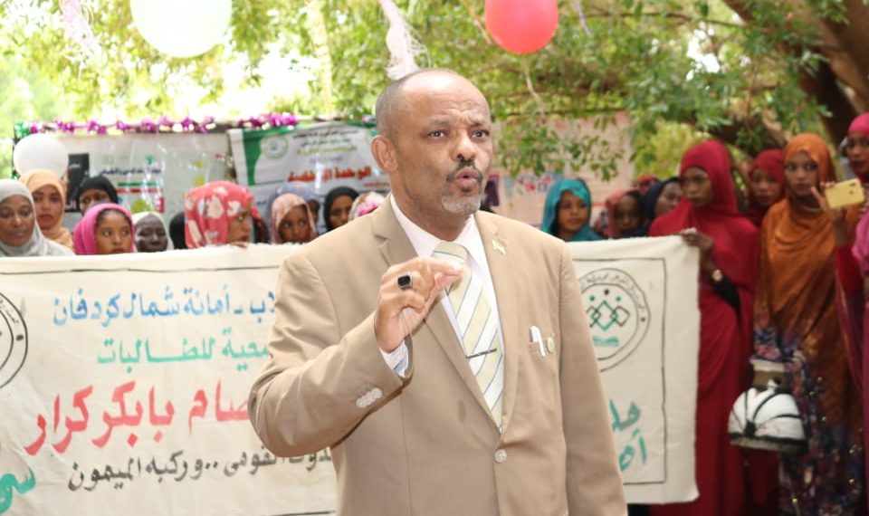 الأمين العام لصندوق رعاية الطلاب يدشن حملة إصحاح البيئة بعروس الرمال