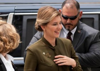 اطلالة عسكرية لسيدة أوكرانيا الاولي