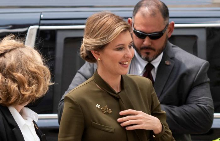 اطلالة عسكرية لسيدة أوكرانيا الاولي